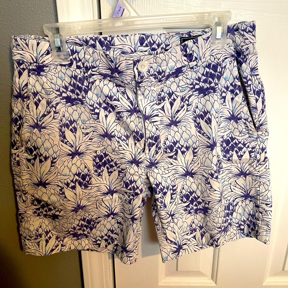 Vineyard Vines Men’s shorts size 32